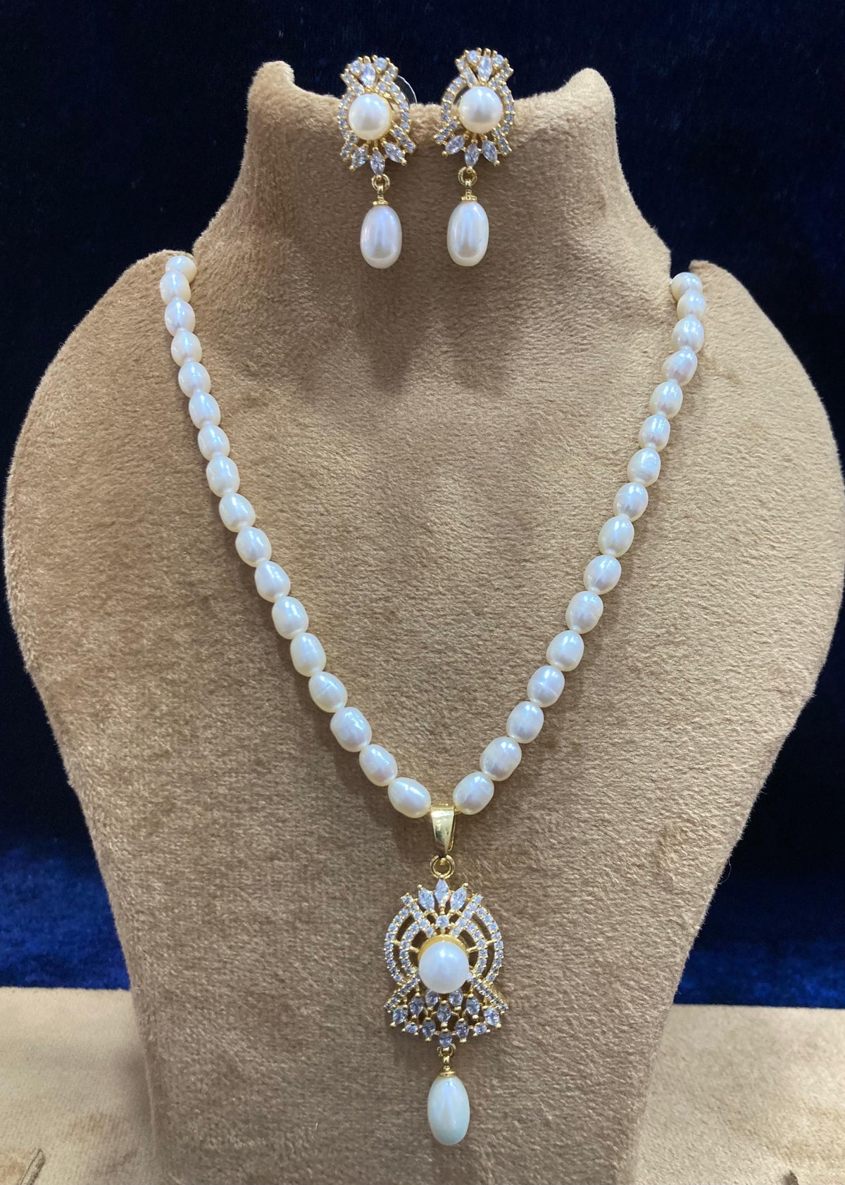 Arunika Freshwater Pearl Necklace & Earrings Set- Gold-Plated